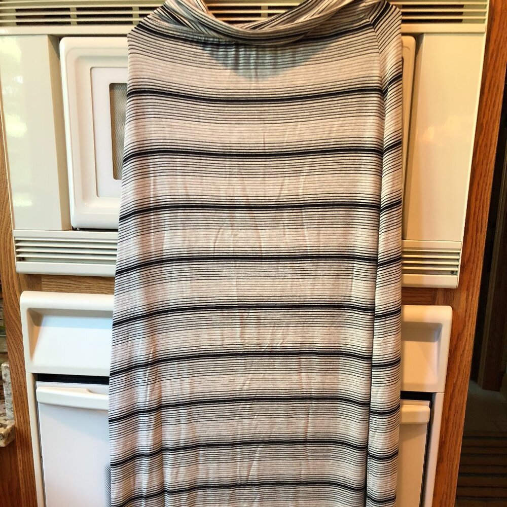 Max Studio Long Skirt Striped Black & White Size Small
